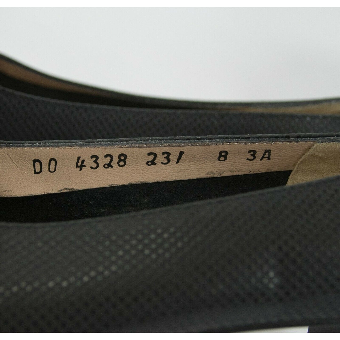 Salvatore Ferragamo Black Leather Cap Toe Shoes Heels 8 X-Narrow EUC